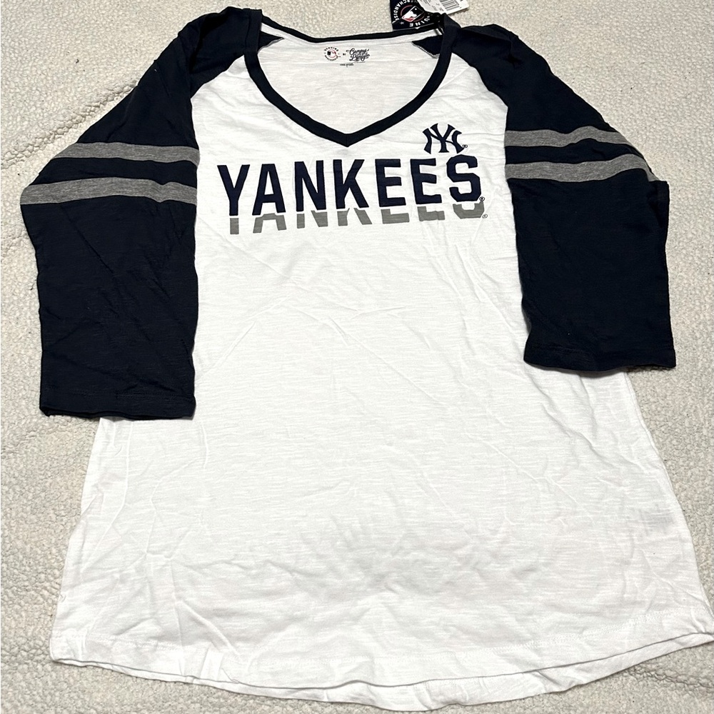 NWT New York Yankees women’s large 3/4 sleeve tshirt